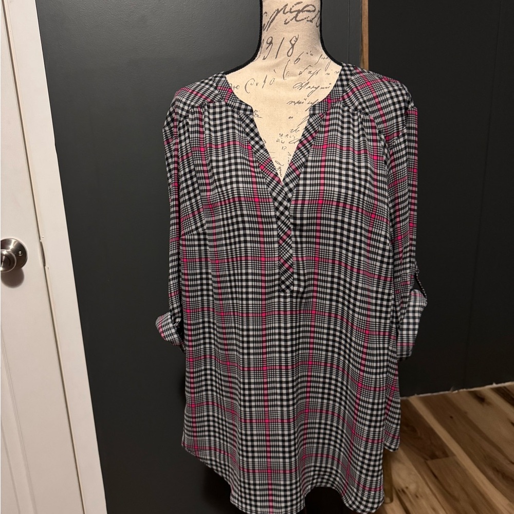 Torrid Black and White 3/4 Sleeve Mandarin Collar Blouse